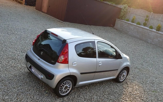 Peugeot 107 cena 8900 przebieg: 200000, rok produkcji 2006 z Janikowo małe 121